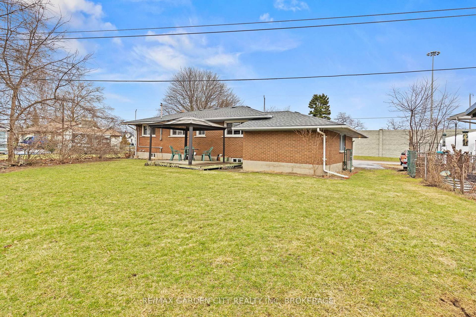 Detached House for sale at 1 GLADMAN Avenue, St. Catharines, Ontario, L2N 4A2 - Rural Port - MLS: X12895894