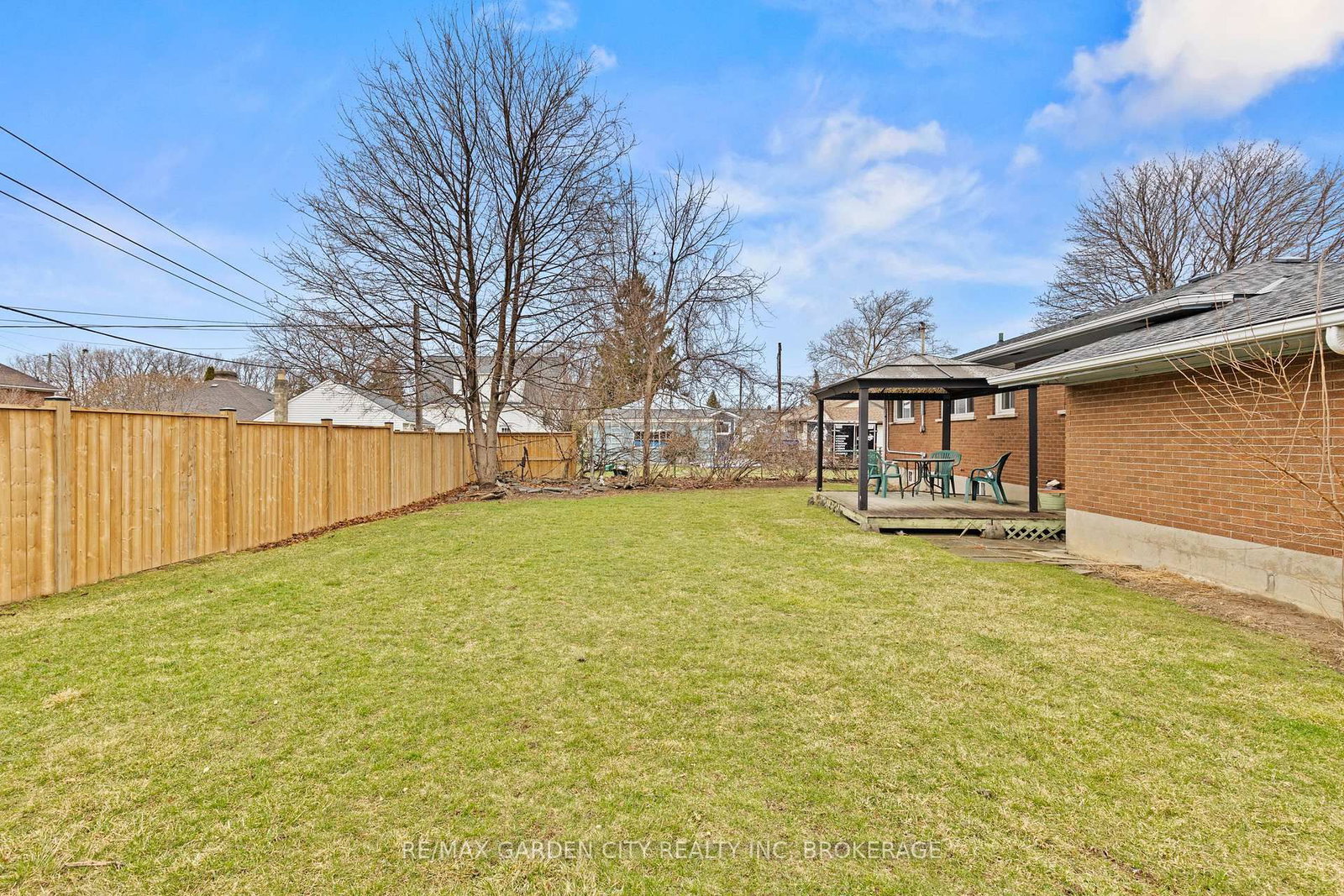 Detached House for sale at 1 GLADMAN Avenue, St. Catharines, Ontario, L2N 4A2 - Rural Port - MLS: X12895894