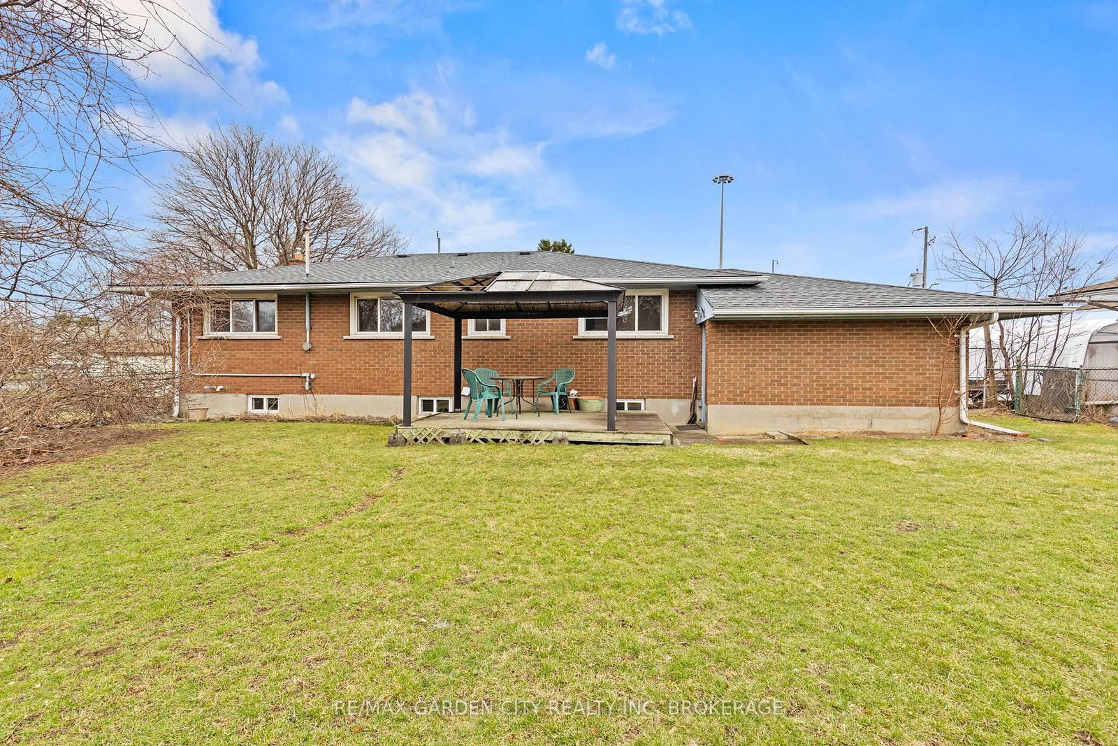 Detached House for sale at 1 GLADMAN Avenue, St. Catharines, Ontario, L2N 4A2 - Rural Port - MLS: X12895894