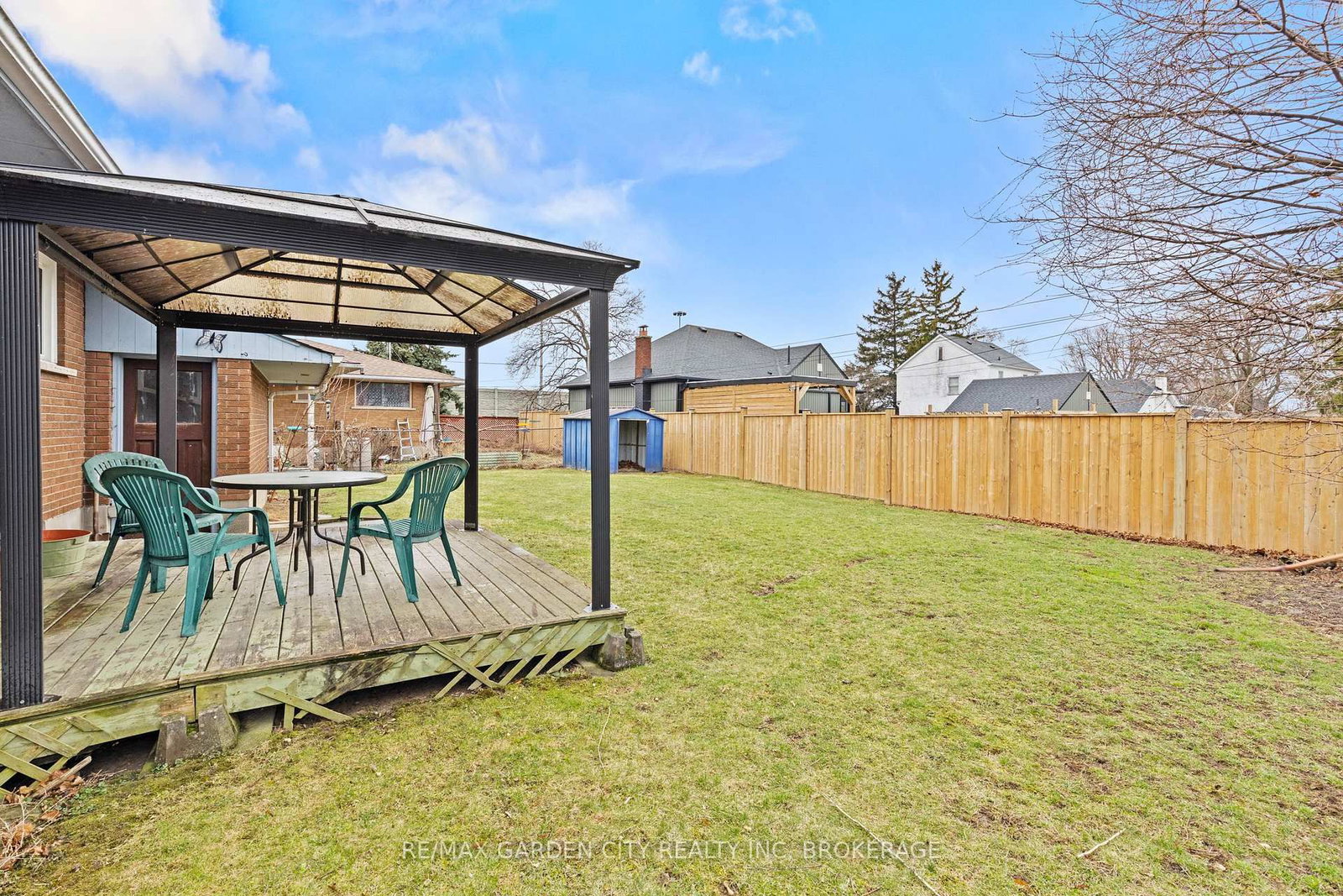 Detached House for sale at 1 GLADMAN Avenue, St. Catharines, Ontario, L2N 4A2 - Rural Port - MLS: X12895894