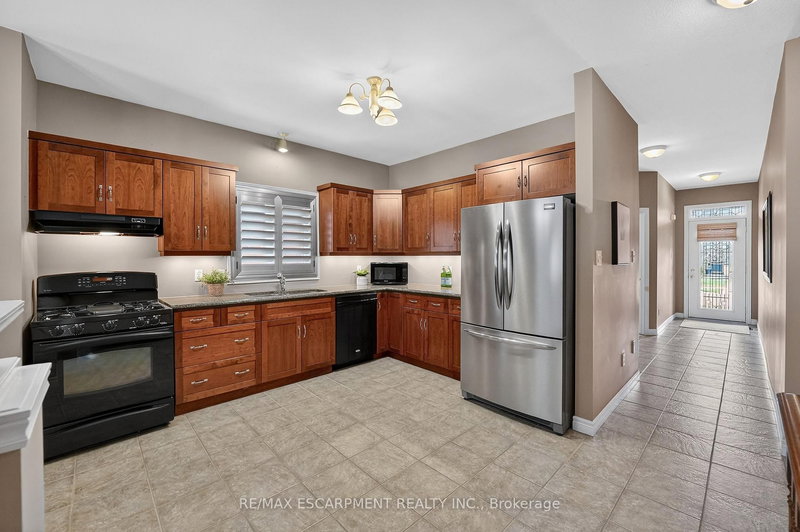 26 Conrad Pl, Grimsby, L3M 5S5 | Image 2