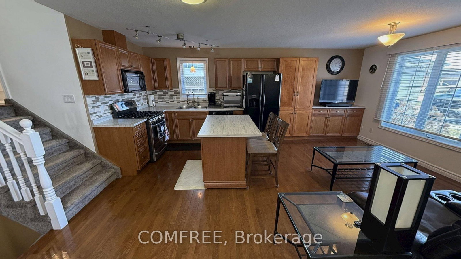 Listing photo 3
