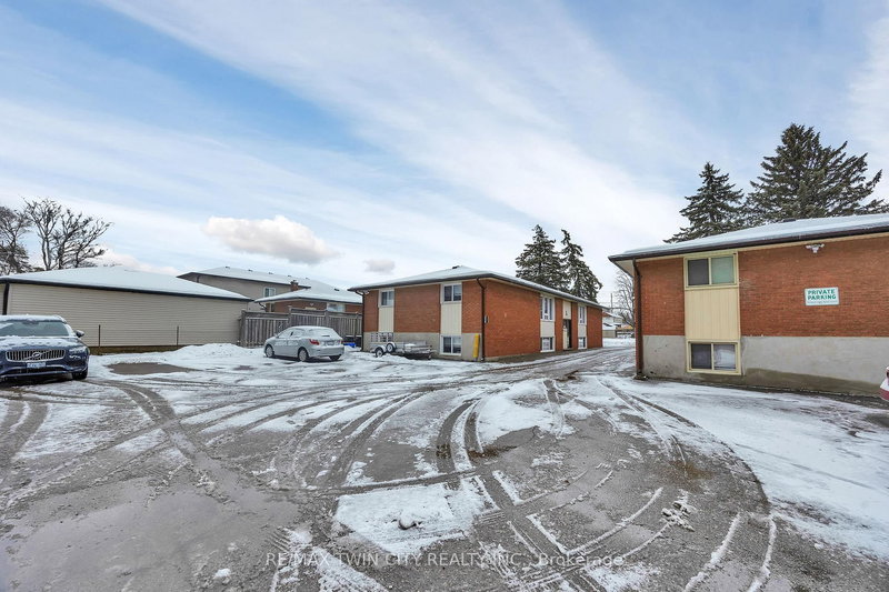 66 Barbara Cres, Kitchener, N2M 4N2 | Image 3