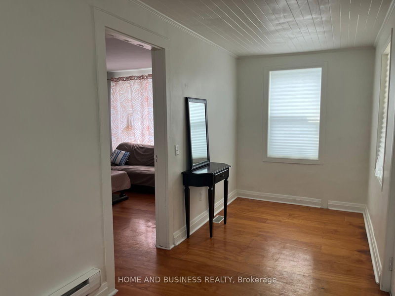 home for lease on 2 patricia Street