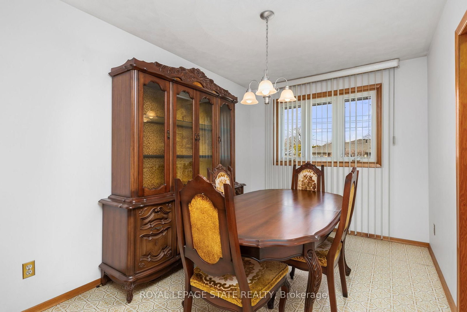 Detached House for sale at 33 Orlanda Road, Hamilton, Ontario, L8G 2K3 - Greenford - MLS: X12896430