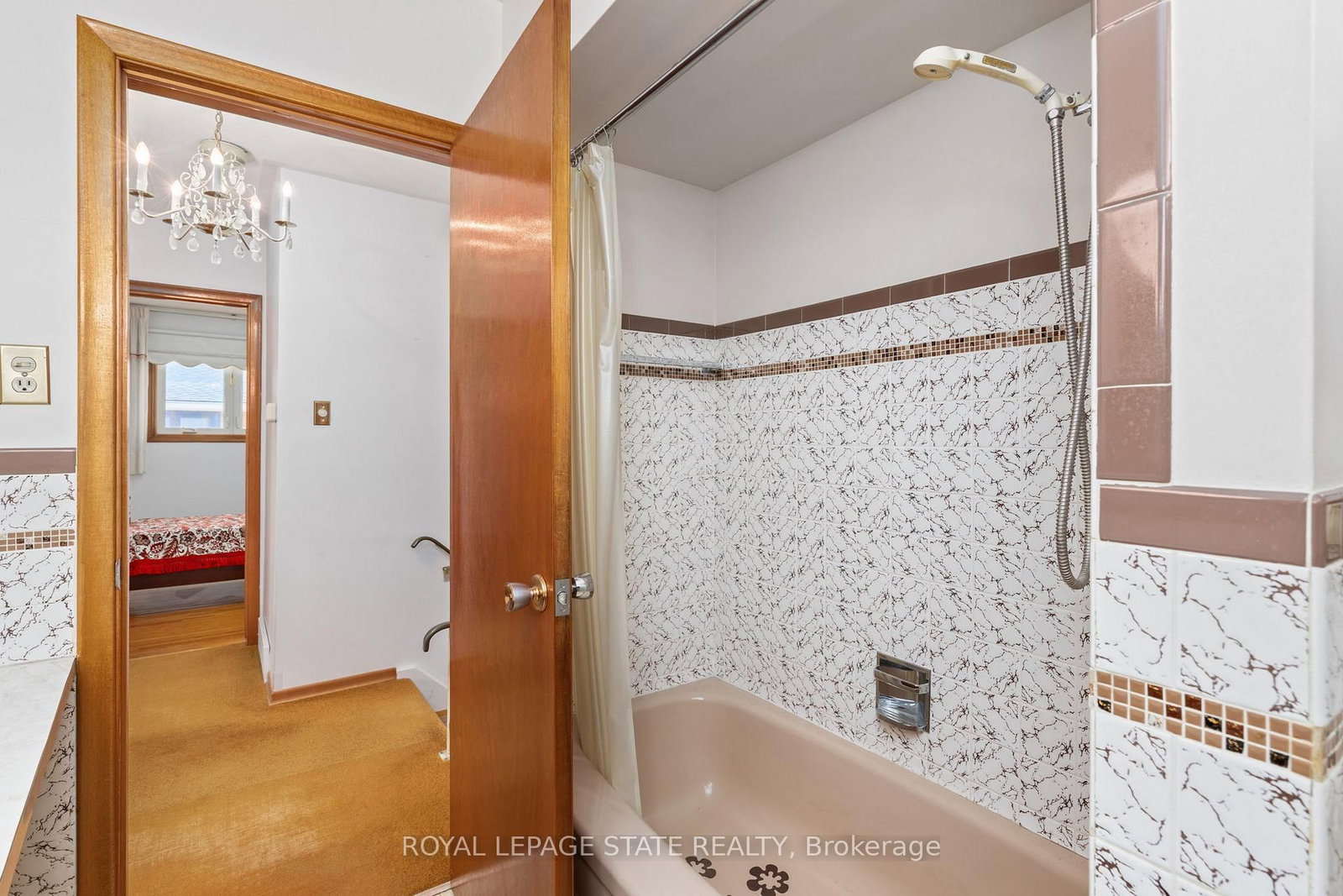 Detached House for sale at 33 Orlanda Road, Hamilton, Ontario, L8G 2K3 - Greenford - MLS: X12896430