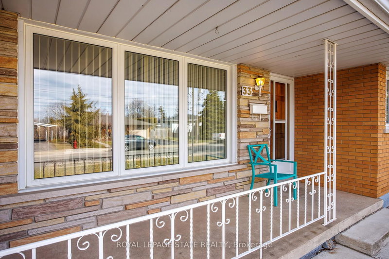 33 Orlanda Rd, Hamilton, L8G 2K3 | Image 2
