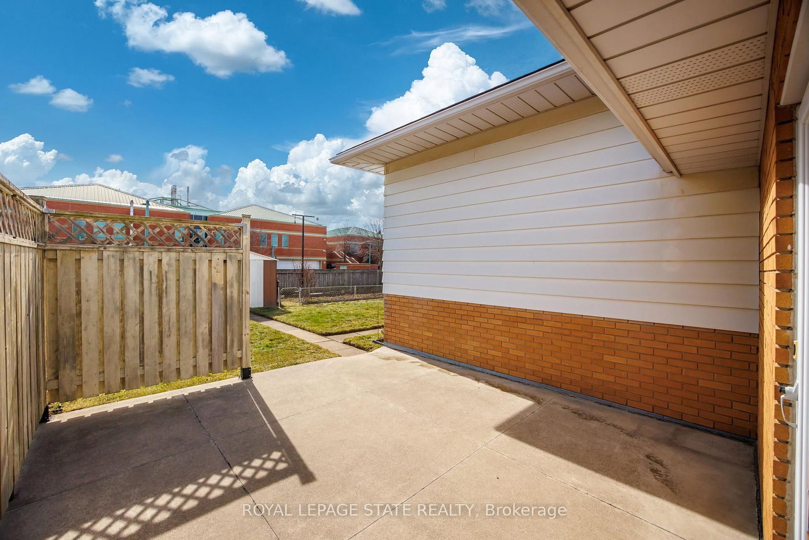 Detached House for sale at 33 Orlanda Road, Hamilton, Ontario, L8G 2K3 - Greenford - MLS: X12896430