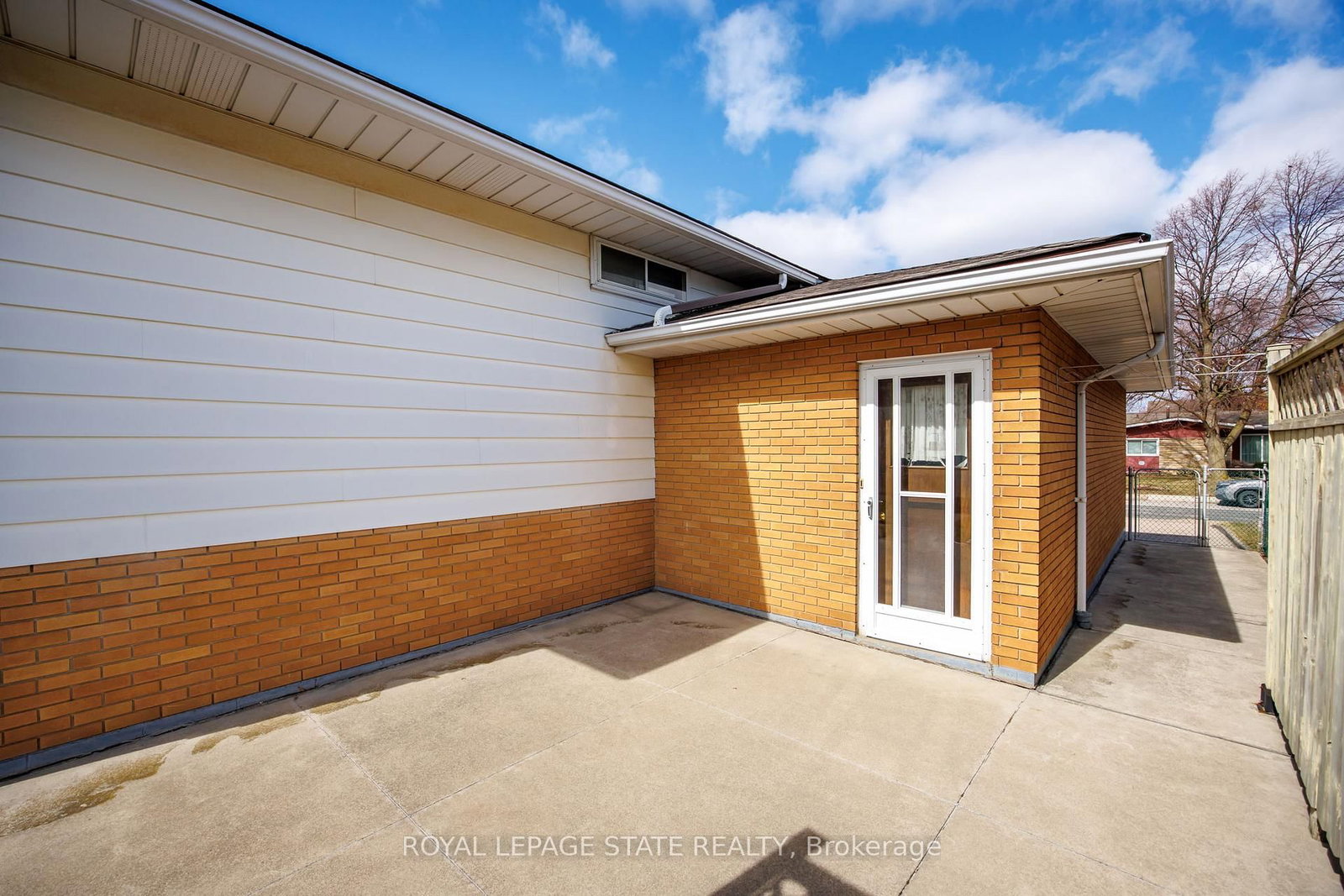 Detached House for sale at 33 Orlanda Road, Hamilton, Ontario, L8G 2K3 - Greenford - MLS: X12896430