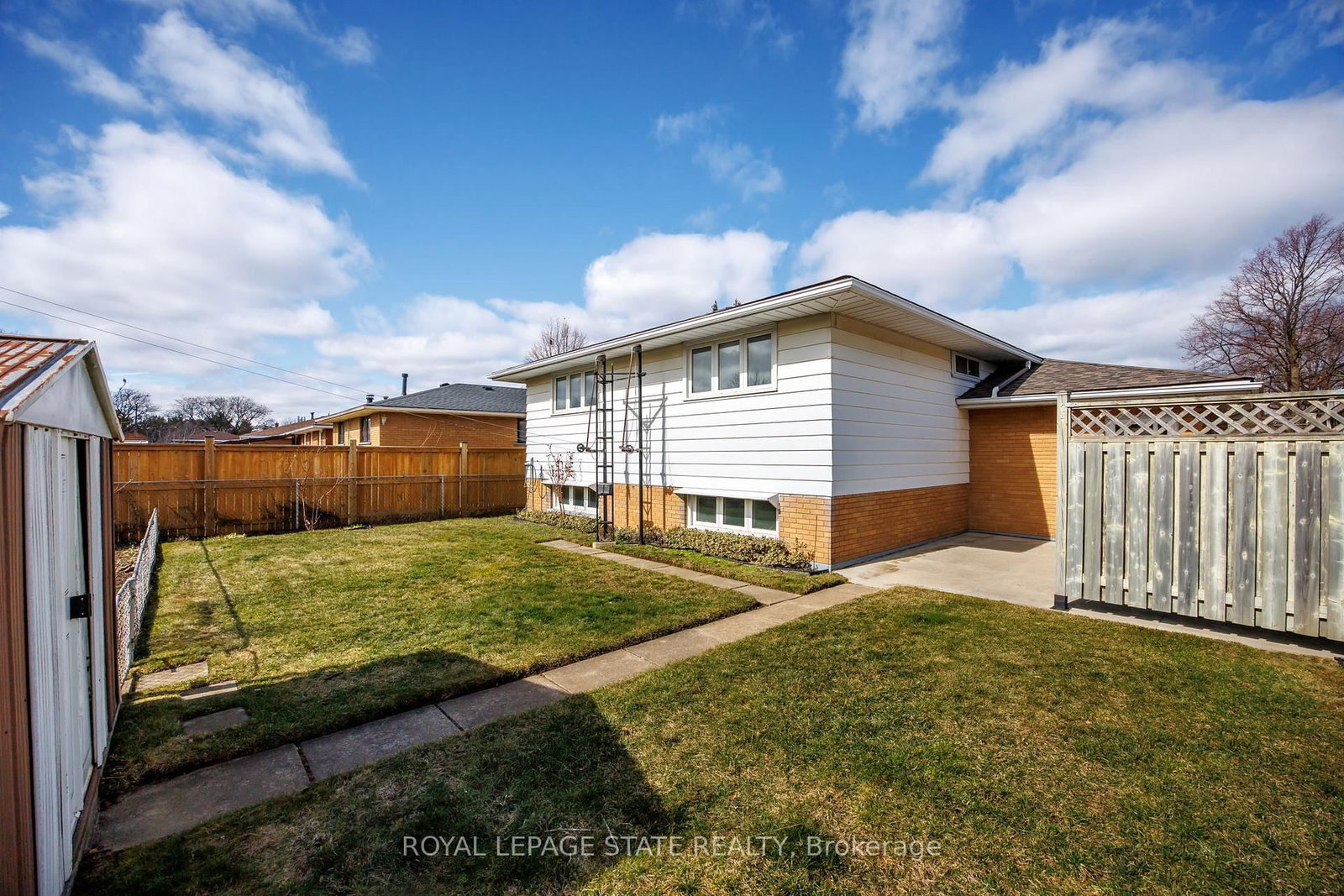 Detached House for sale at 33 Orlanda Road, Hamilton, Ontario, L8G 2K3 - Greenford - MLS: X12896430