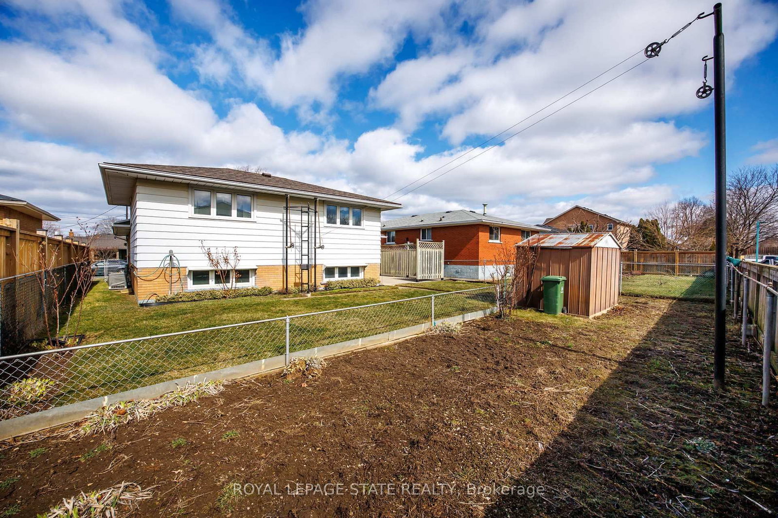 Detached House for sale at 33 Orlanda Road, Hamilton, Ontario, L8G 2K3 - Greenford - MLS: X12896430