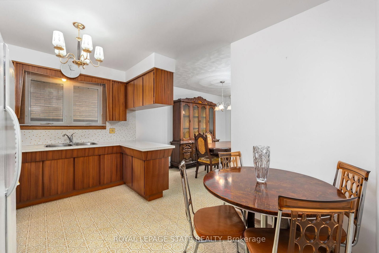 Detached House for sale at 33 Orlanda Road, Hamilton, Ontario, L8G 2K3 - Greenford - MLS: X12896430