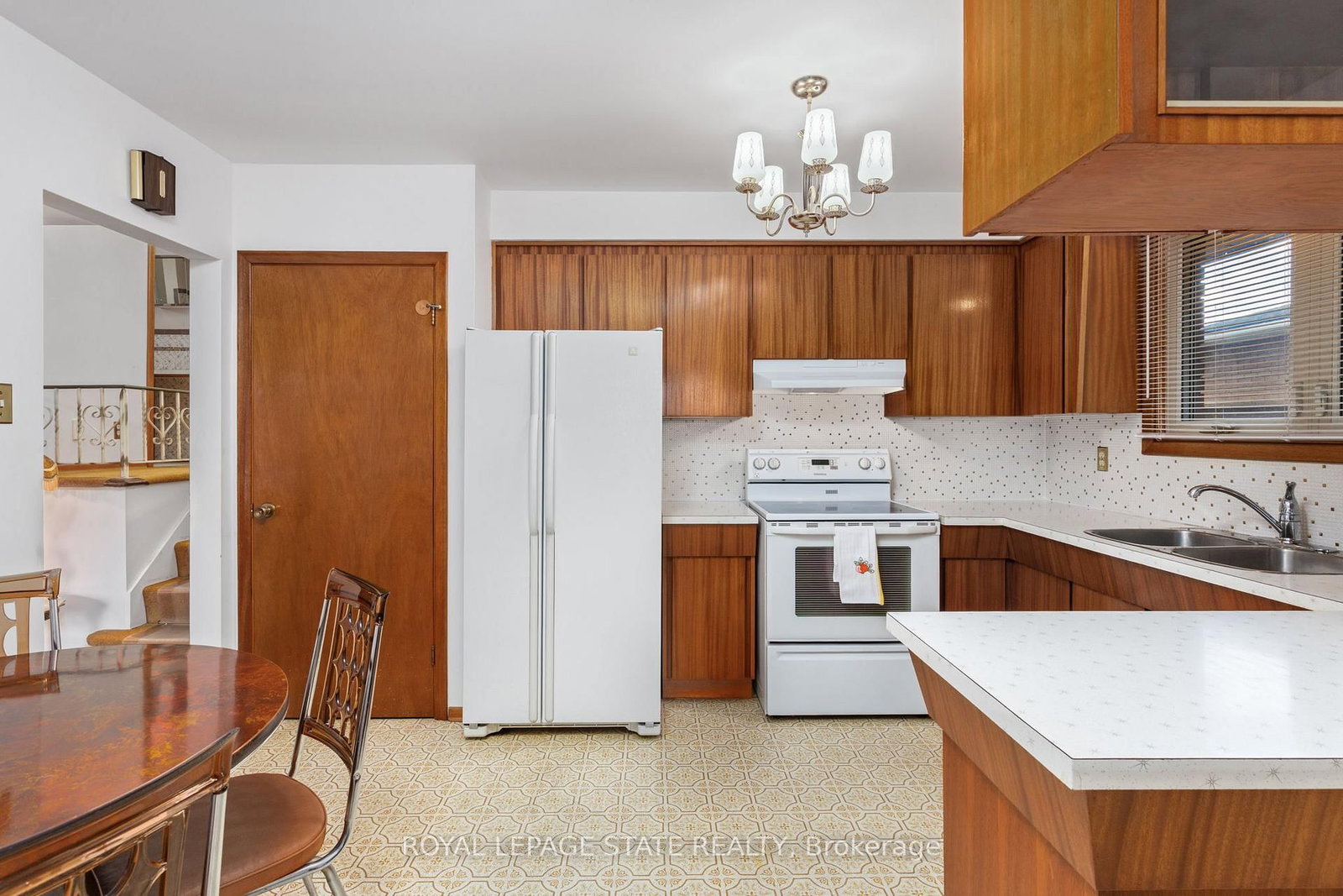 Detached House for sale at 33 Orlanda Road, Hamilton, Ontario, L8G 2K3 - Greenford - MLS: X12896430