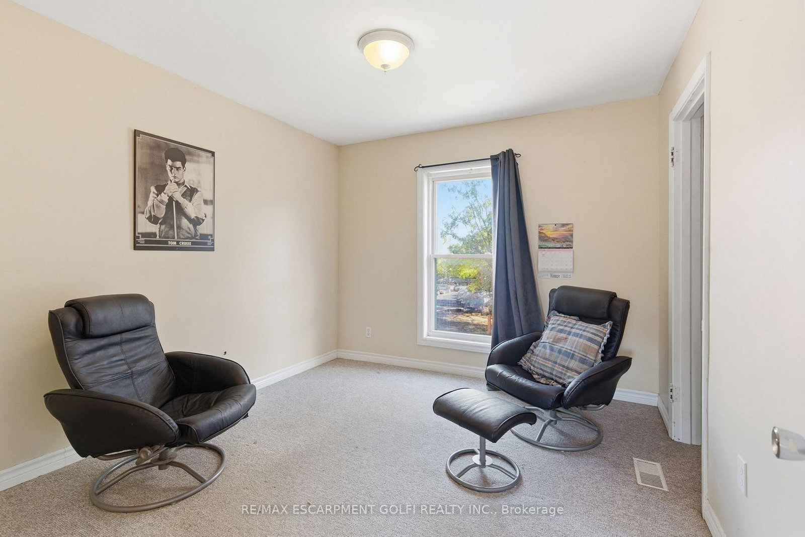 Detached House for sale at 132 1/2 Lake Street, St. Catharines, Ontario, L2R 5Y1 - Downtown - MLS: X12896494