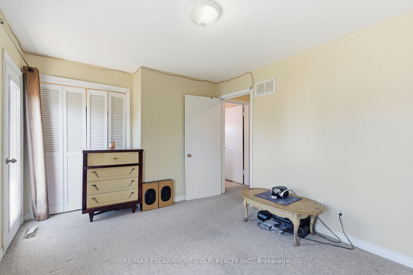 Detached House for sale at 132 1/2 Lake Street, St. Catharines, Ontario, L2R 5Y1 - Downtown - MLS: X12896494