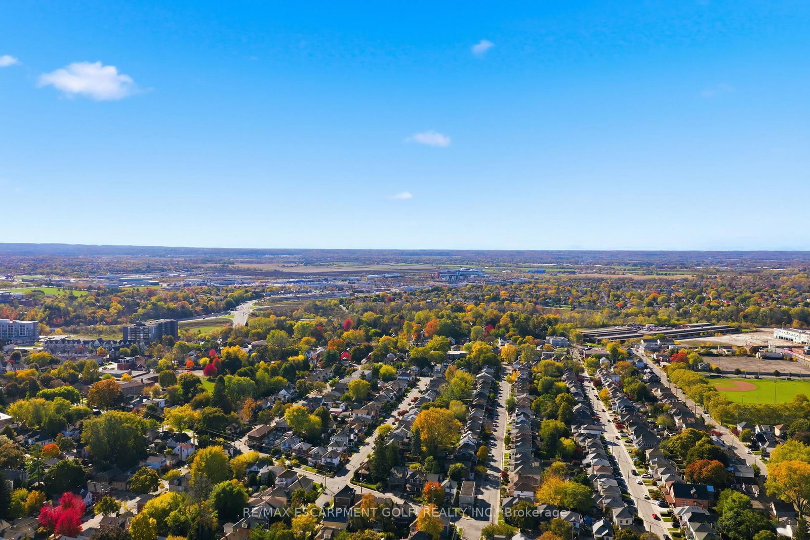 Detached House for sale at 132 1/2 Lake Street, St. Catharines, Ontario, L2R 5Y1 - Downtown - MLS: X12896494