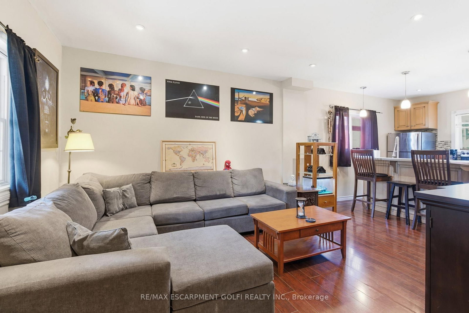 Detached House for sale at 132 1/2 Lake Street, St. Catharines, Ontario, L2R 5Y1 - Downtown - MLS: X12896494