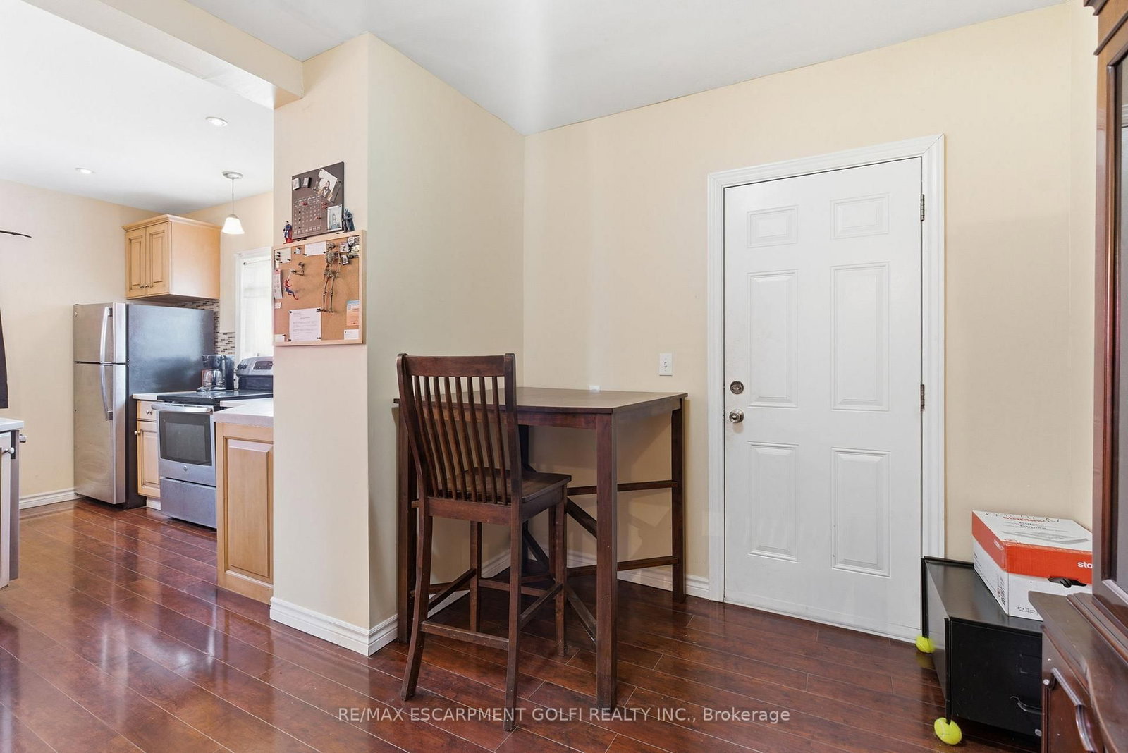 Detached House for sale at 132 1/2 Lake Street, St. Catharines, Ontario, L2R 5Y1 - Downtown - MLS: X12896494