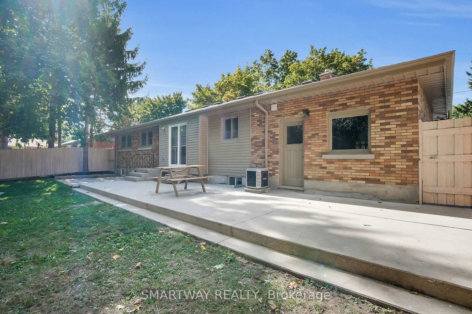 Detached House for sale at 633 Donegal Drive, London North, Ontario, N6H 3H6 - North P - MLS: X12896518