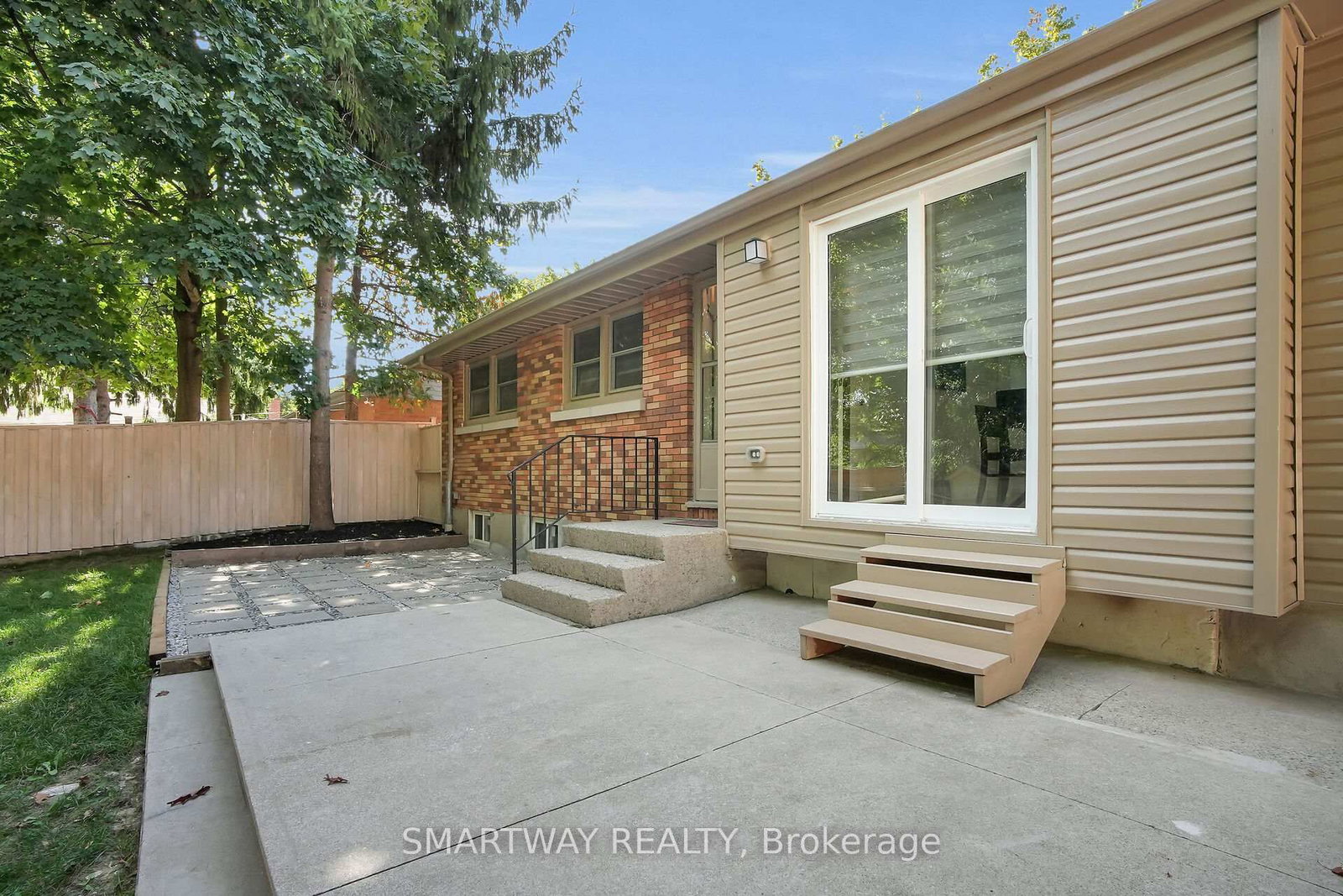 Detached House for sale at 633 Donegal Drive, London North, Ontario, N6H 3H6 - North P - MLS: X12896518