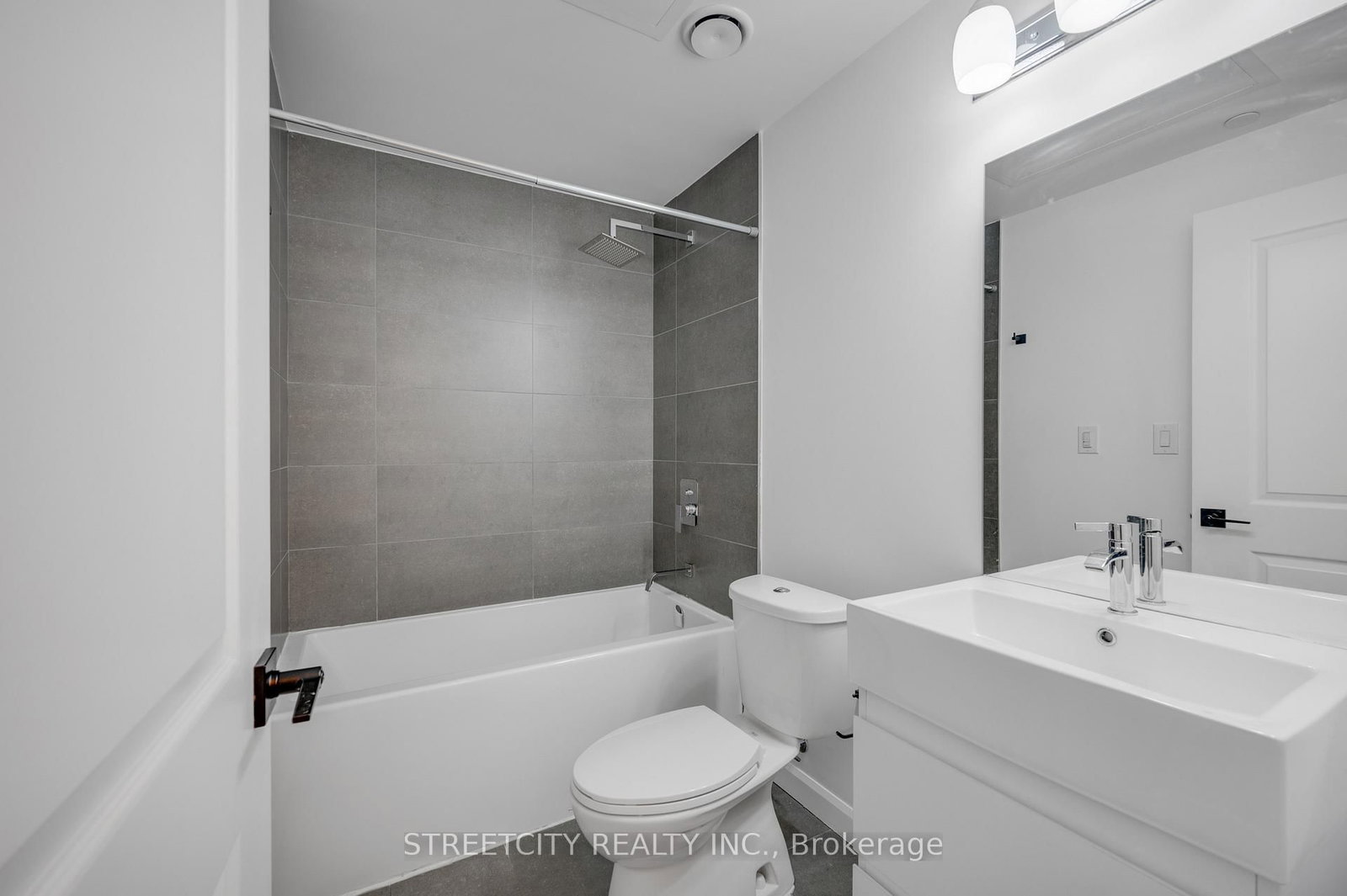 7 Erie Avenue, Unit 606 - Photo 14