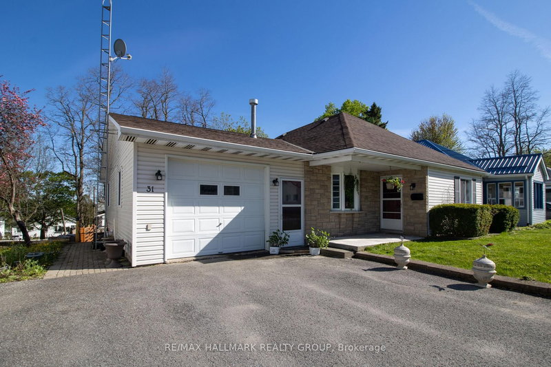 31 Chaffey St, Brockville, K6V 4L5 | Image 2
