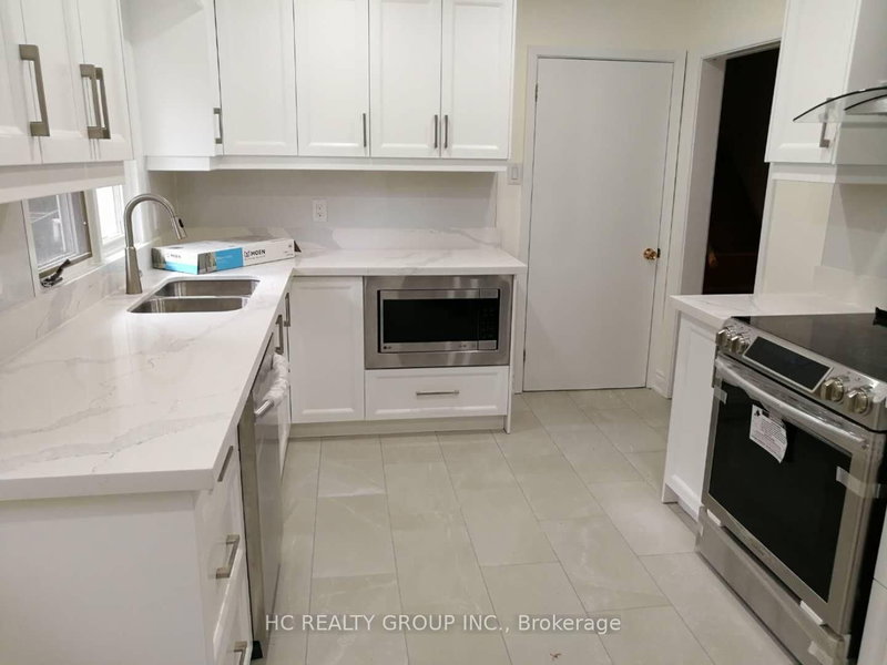 6 Bromleigh Ave, London North, N6G 1T9 | Image 3