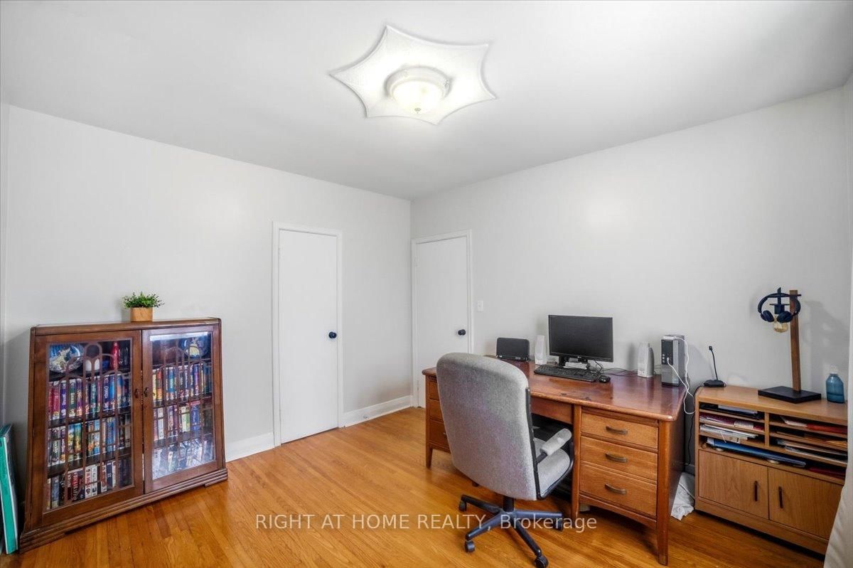 Detached House for sale at 12 Vera Street, St. Catharines, Ontario, L2S 1C4 - Western Hill - MLS: X12897016