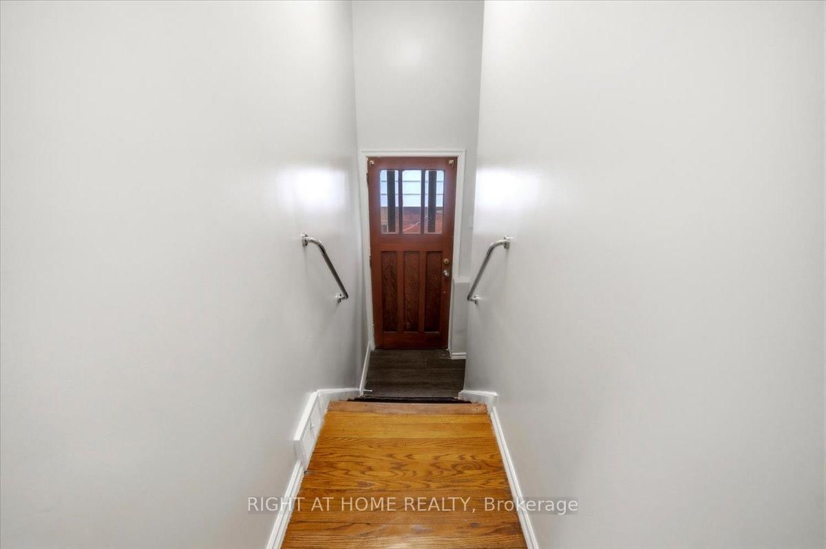 Detached House for sale at 12 Vera Street, St. Catharines, Ontario, L2S 1C4 - Western Hill - MLS: X12897016