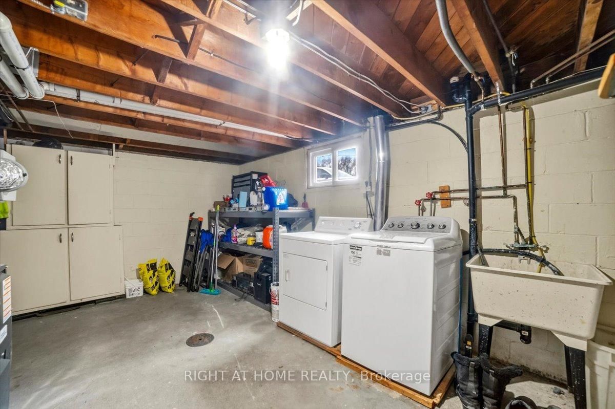 Detached House for sale at 12 Vera Street, St. Catharines, Ontario, L2S 1C4 - Western Hill - MLS: X12897016