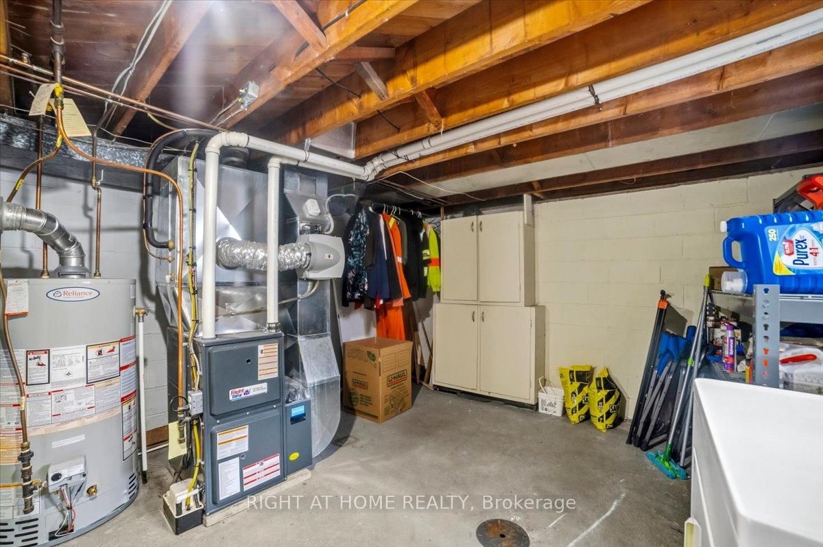 Detached House for sale at 12 Vera Street, St. Catharines, Ontario, L2S 1C4 - Western Hill - MLS: X12897016