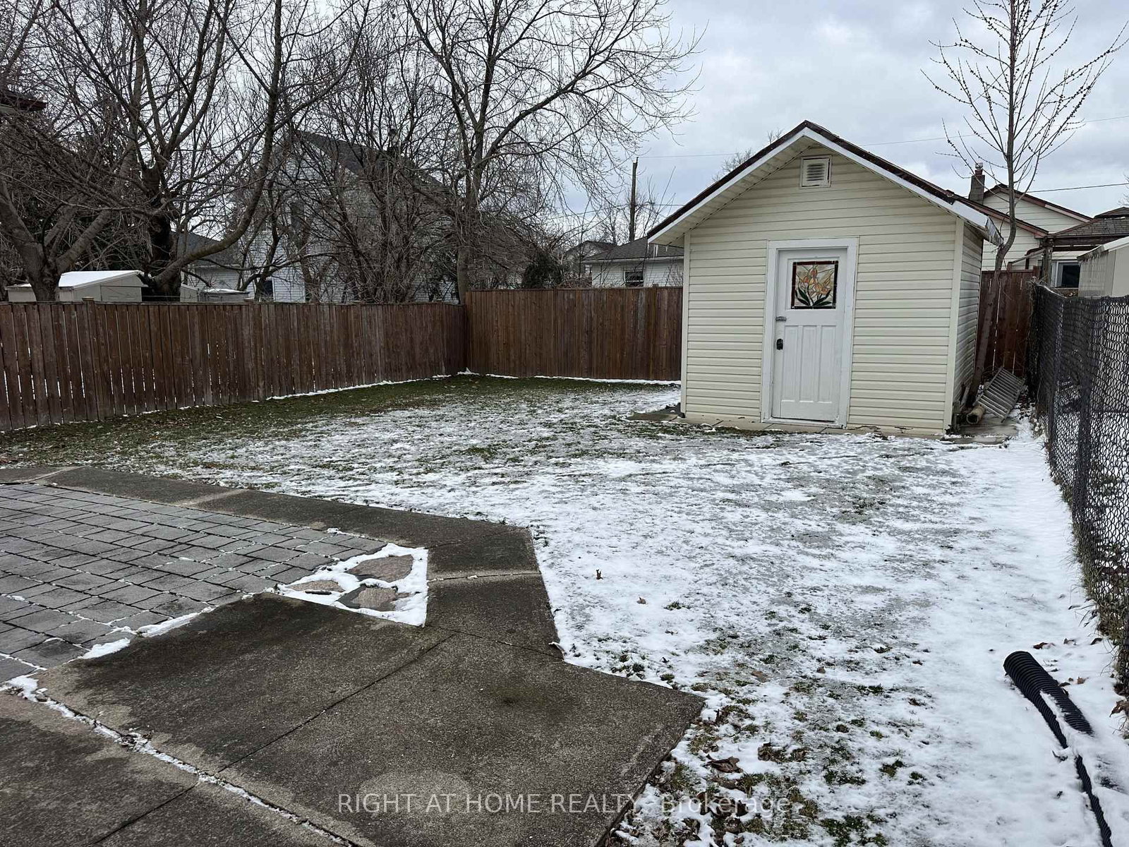 Detached House for sale at 12 Vera Street, St. Catharines, Ontario, L2S 1C4 - Western Hill - MLS: X12897016