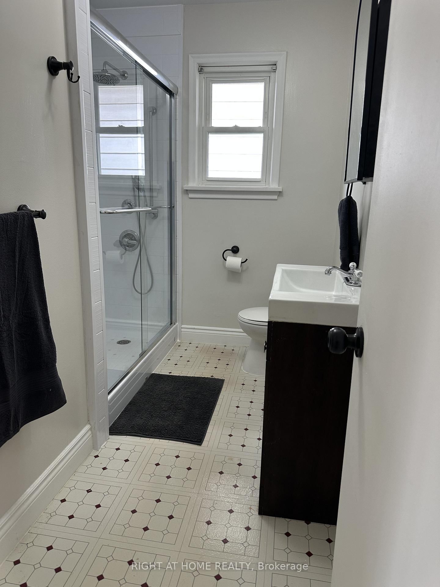 Detached House for sale at 12 Vera Street, St. Catharines, Ontario, L2S 1C4 - Western Hill - MLS: X12897016