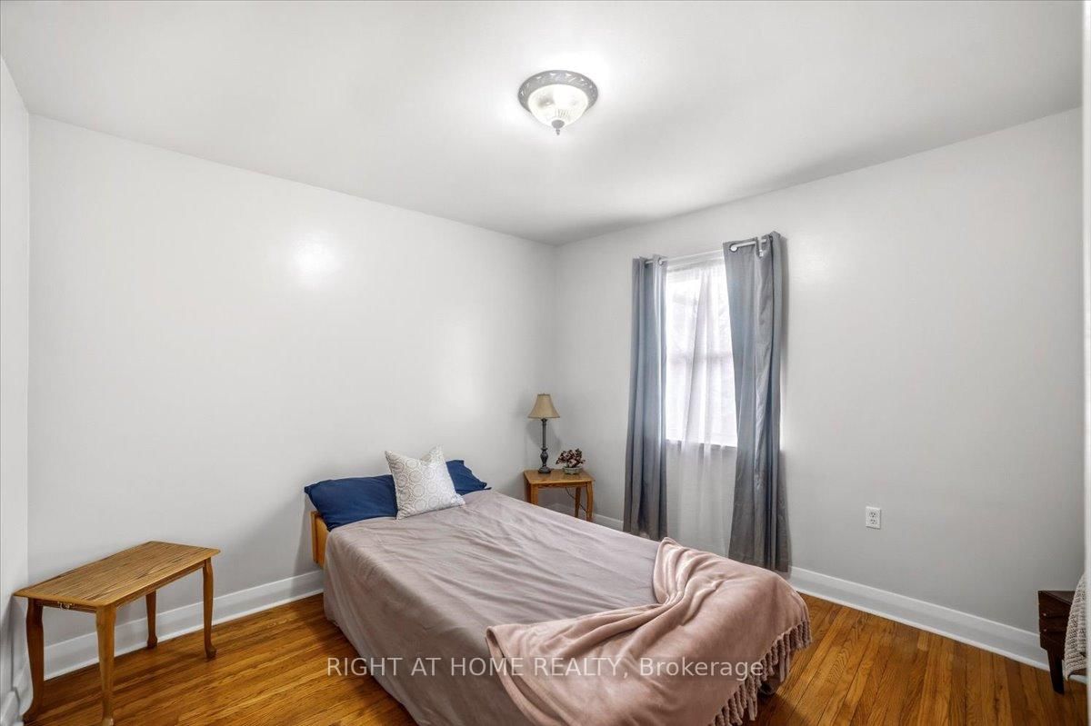 Detached House for sale at 12 Vera Street, St. Catharines, Ontario, L2S 1C4 - Western Hill - MLS: X12897016