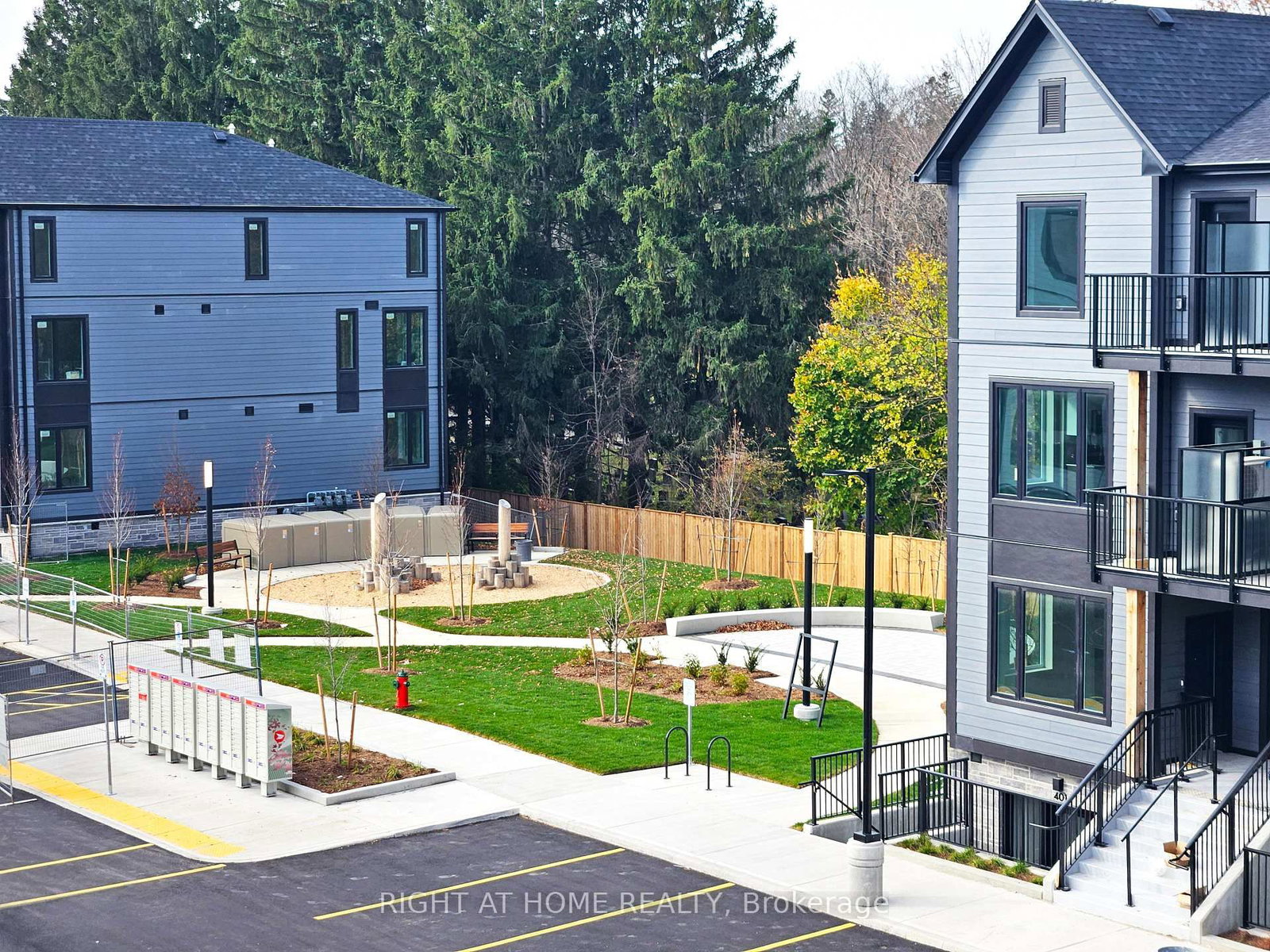 708 Woolwich Street, Unit 114 - Photo 31