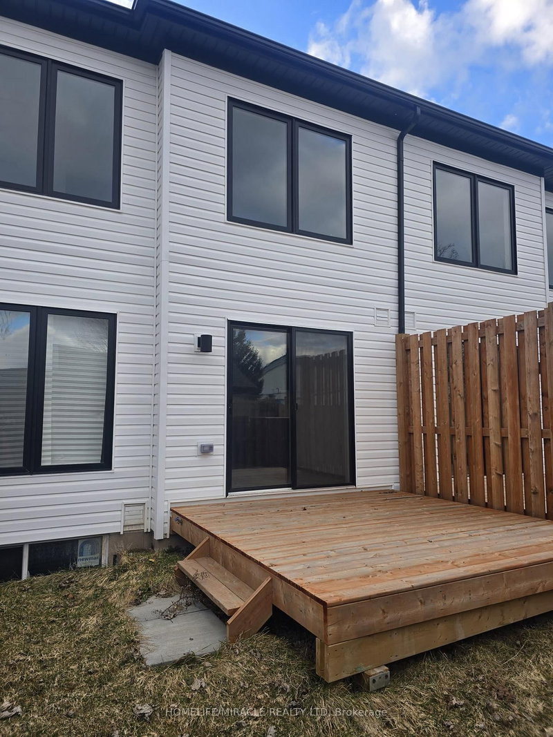 18 Marina Palace E, Welland, L3B 0N7 | Image 3