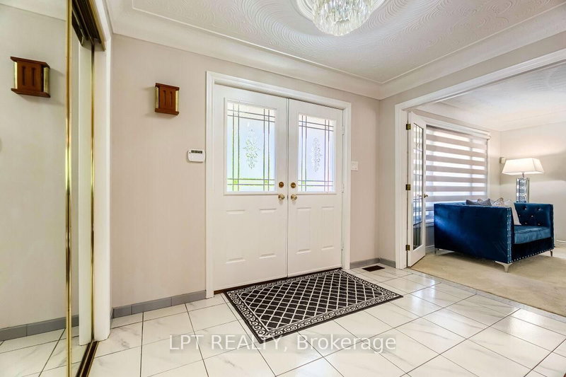 16 Vogue Crt, Hamilton, L8E 4T3 | Image 3