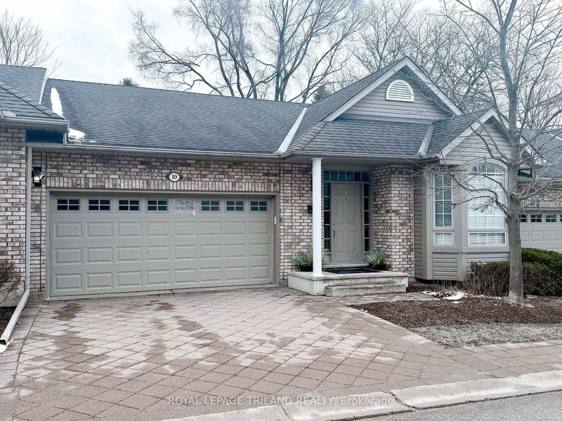 home for lease on 10-1574 Richmond Street