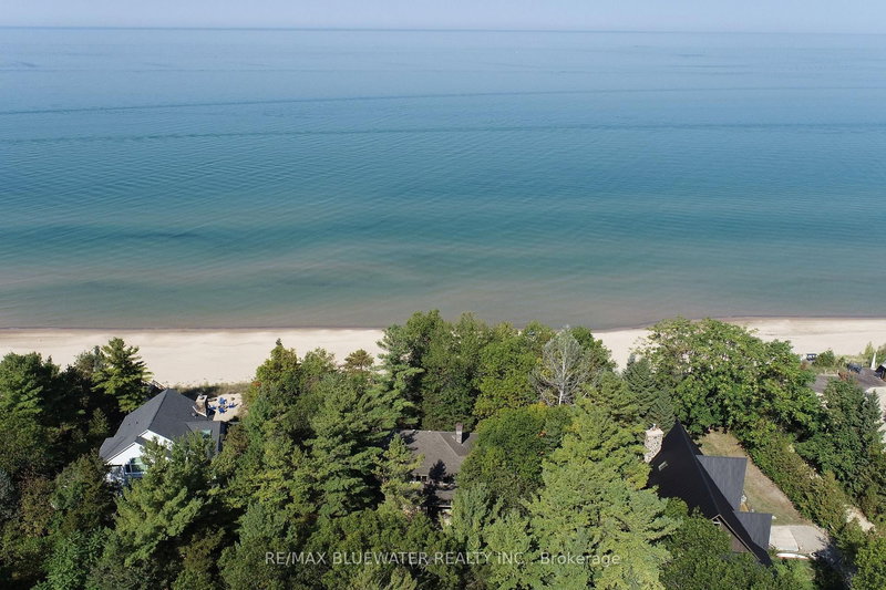 9864 Huron Pl, Lambton Shores, N0M 1T0 | Image 2
