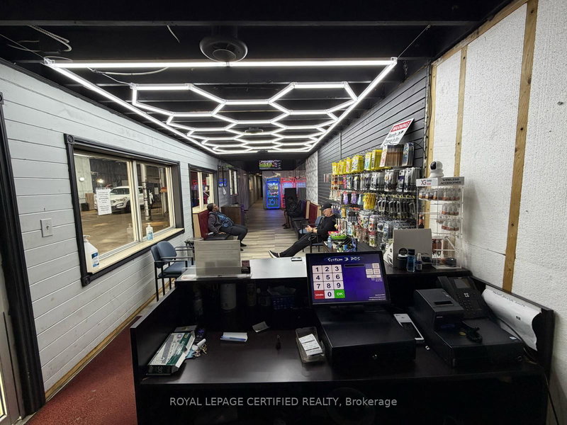 639 Langlois Ave, Windsor, N9A 2G5 | Image 2