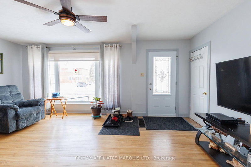 1220 Caswell Cres, Cornwall, K6J 4V6 | Image 3