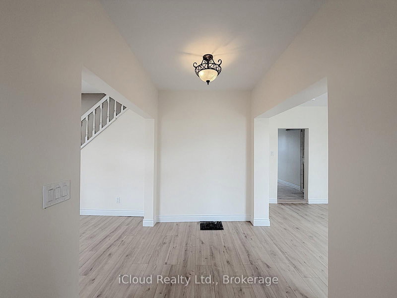 405 Upper Wentworth St, Hamilton, L9A 4T4 | Image 3