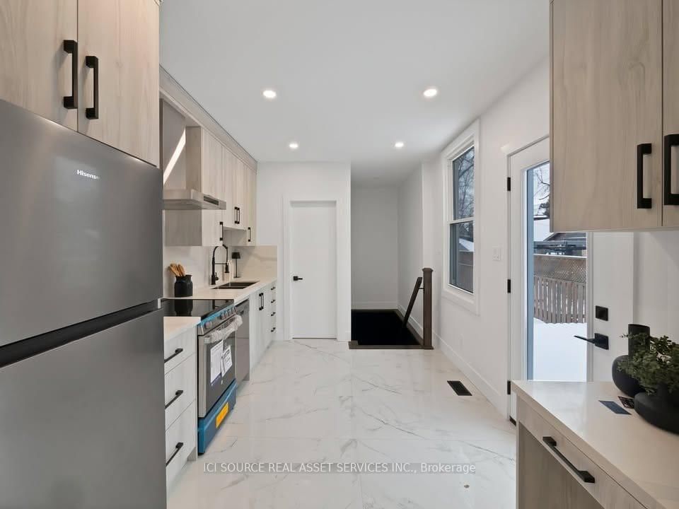 Semi-Detached House for lease at 20 Hill Street, Hamilton, Ontario, L8P 1W7 - Kirkendall - MLS: X12898280