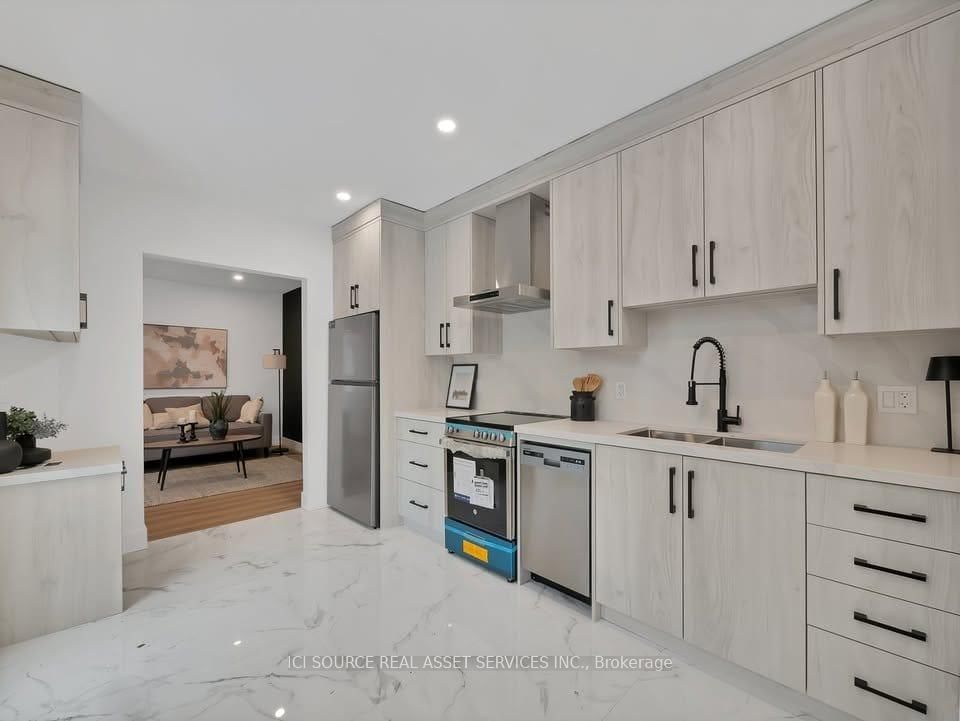 Semi-Detached House for lease at 20 Hill Street, Hamilton, Ontario, L8P 1W7 - Kirkendall - MLS: X12898280