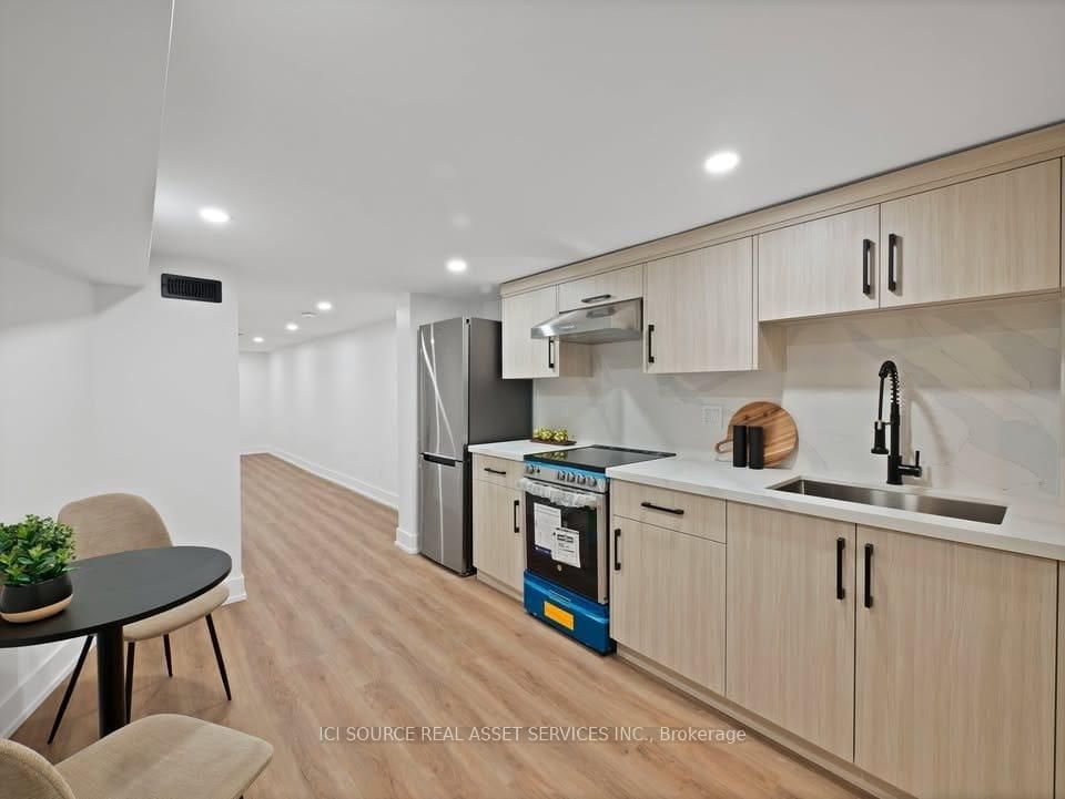 Semi-Detached House for lease at 20 Hill Street, Hamilton, Ontario, L8P 1W7 - Kirkendall - MLS: X12898280