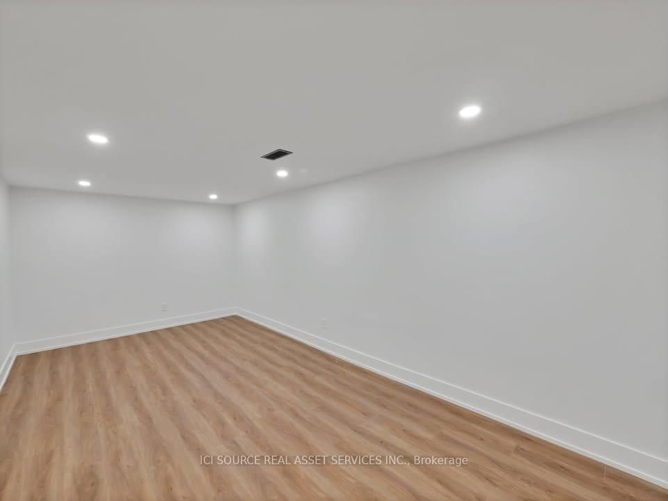 Semi-Detached House for lease at 20 Hill Street, Hamilton, Ontario, L8P 1W7 - Kirkendall - MLS: X12898280