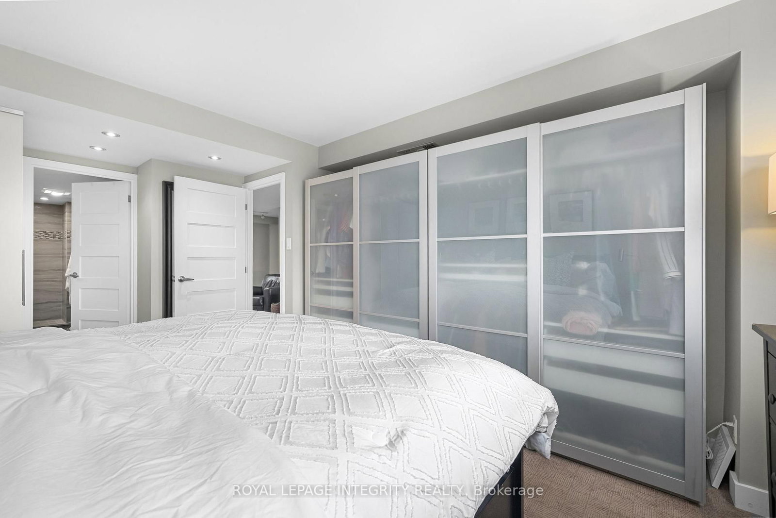 150 Waverley Street, Unit 2C - Photo 35