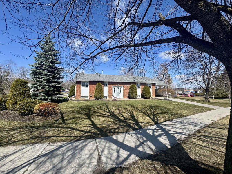 909 Whitefield Dr, Peterborough, K9J 7W1 | Image 2