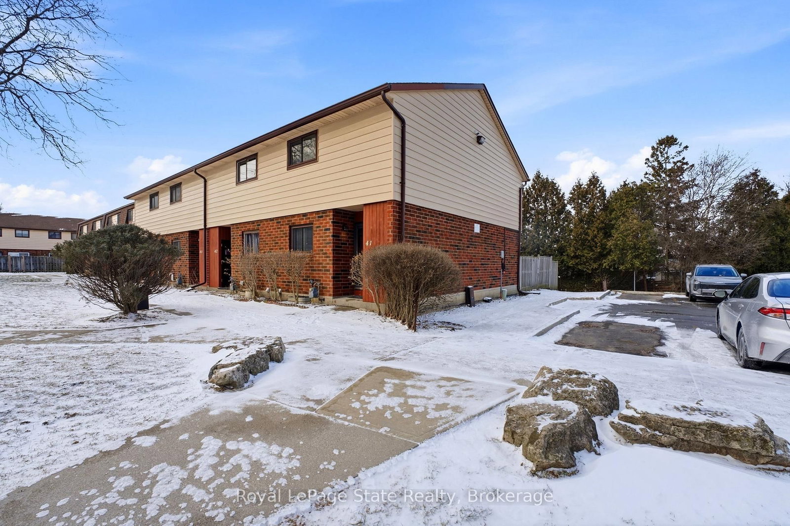 Townhouse for sale at 41-25 Garrow Drive, Hamilton, Ontario, L9C 2X2 - Gilkson - MLS: X12898748