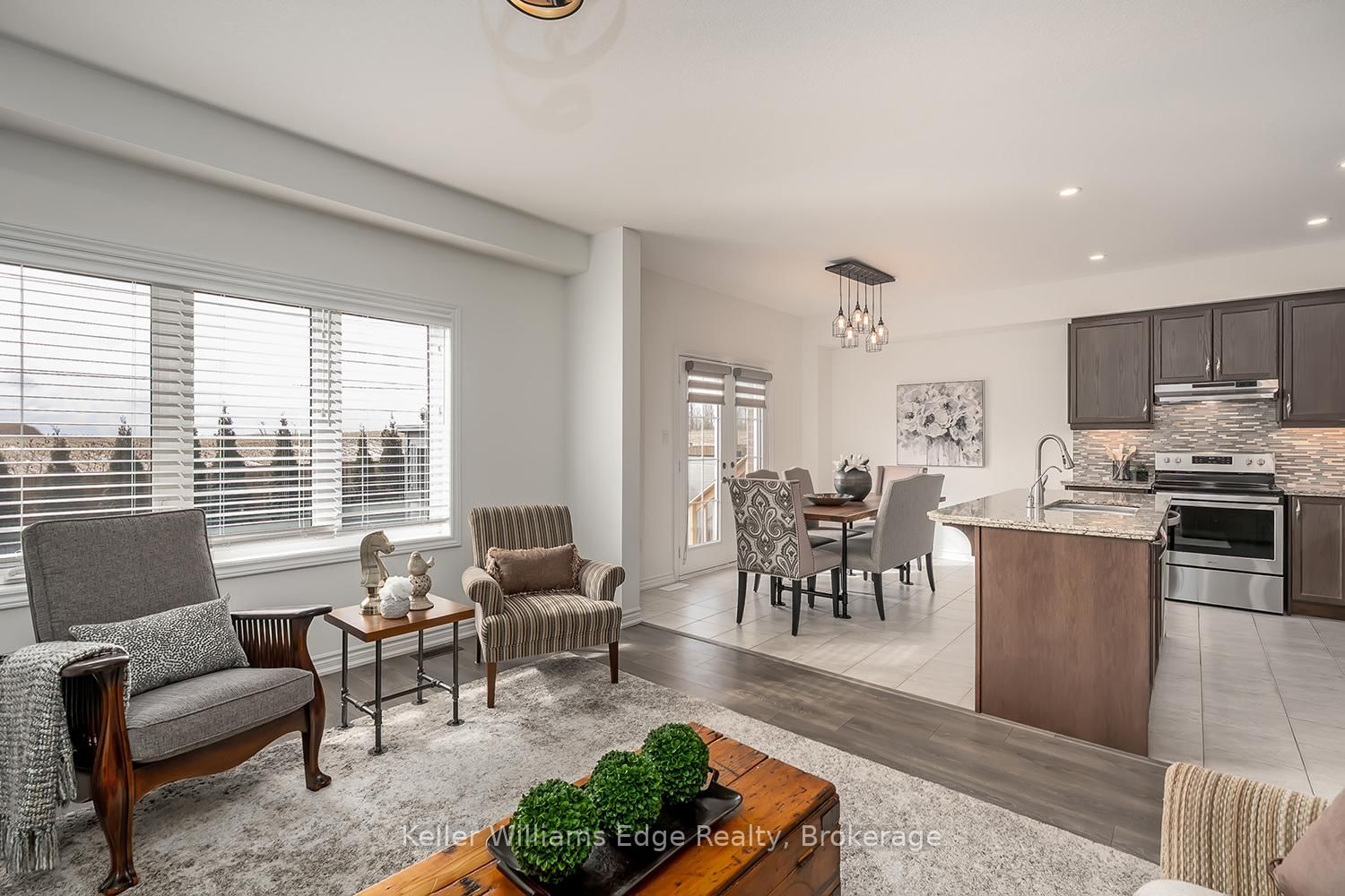 Detached House for sale at 92 Flagg Avenue, Brant, Ontario, N3L 0J9 - Paris - MLS: X12898772